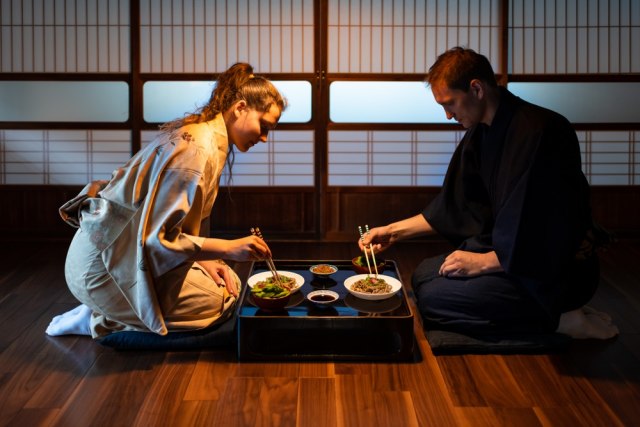 7 razloga zašto Japanci sede na podu dok jedu